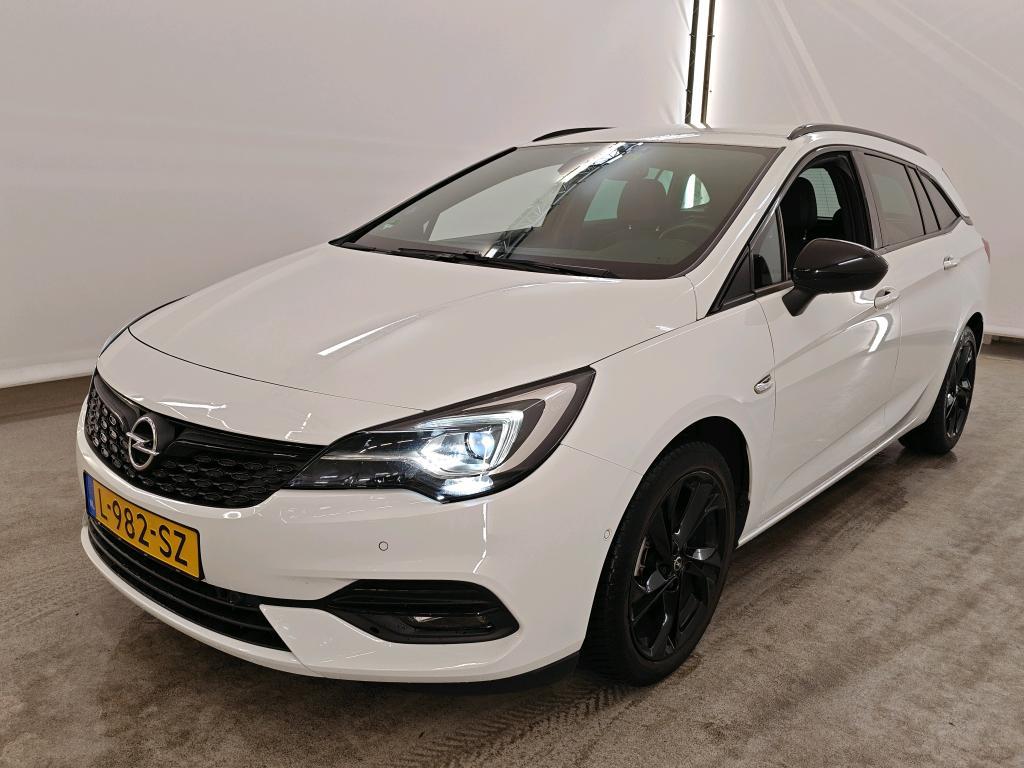 Белый Opel Astra Sports Tourer Ultimate 2021 года