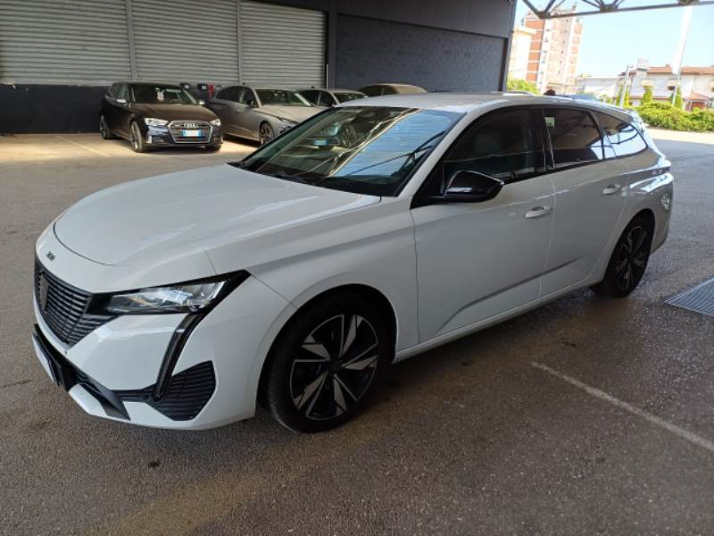 Белый Peugeot 308 SW Allure BlueHDi 2022 года