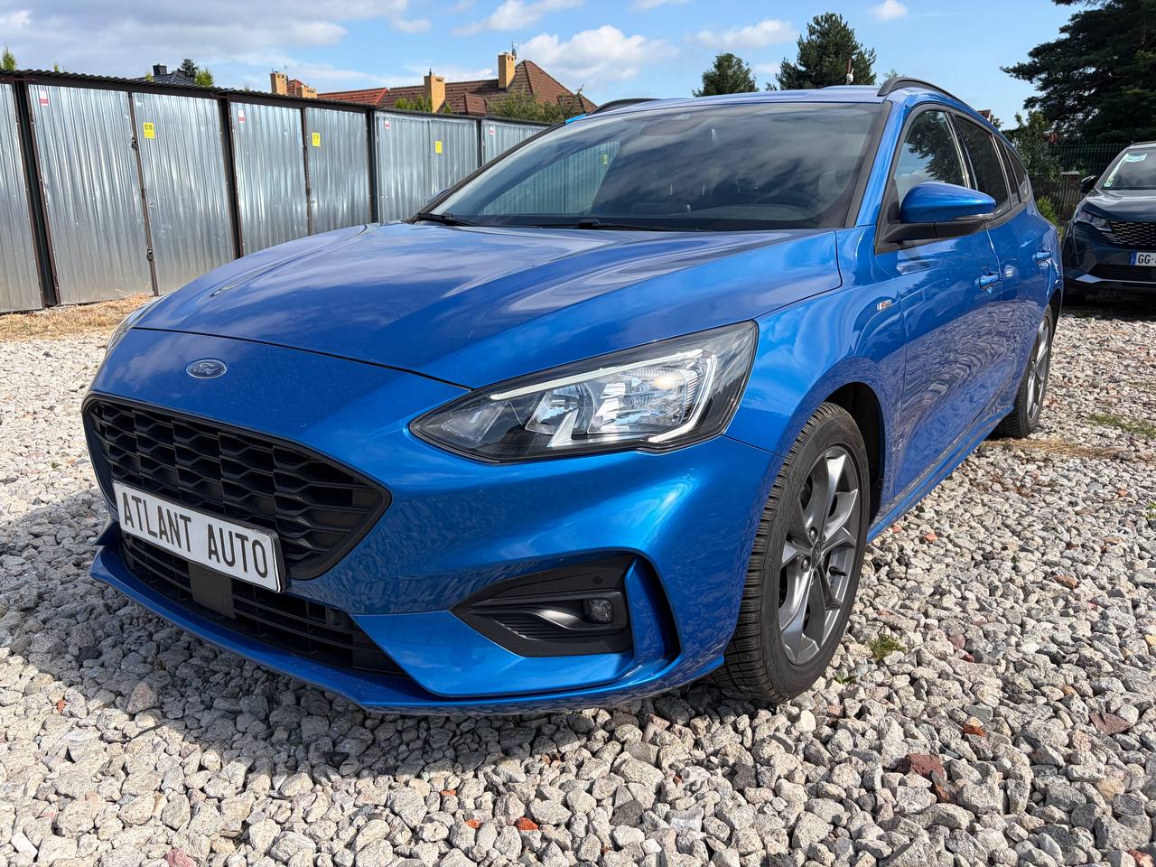 Синий Ford Focus универсал из Европы