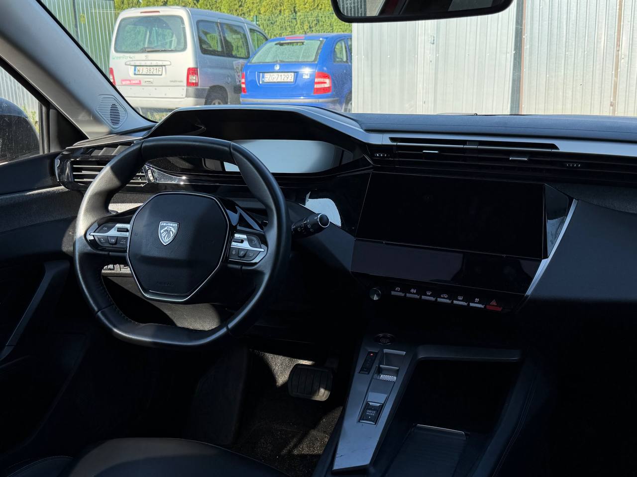 Водительское место Peugeot 308