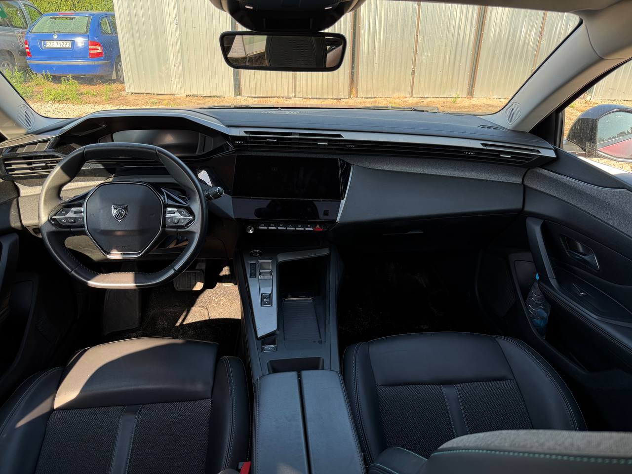 Салон Peugeot 308 с цифровой панелью