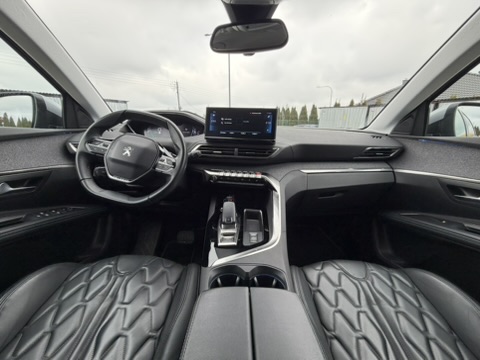 Интерьер Peugeot 5008