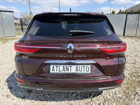Renault Talisman вид сзади на площадке CarPlaza